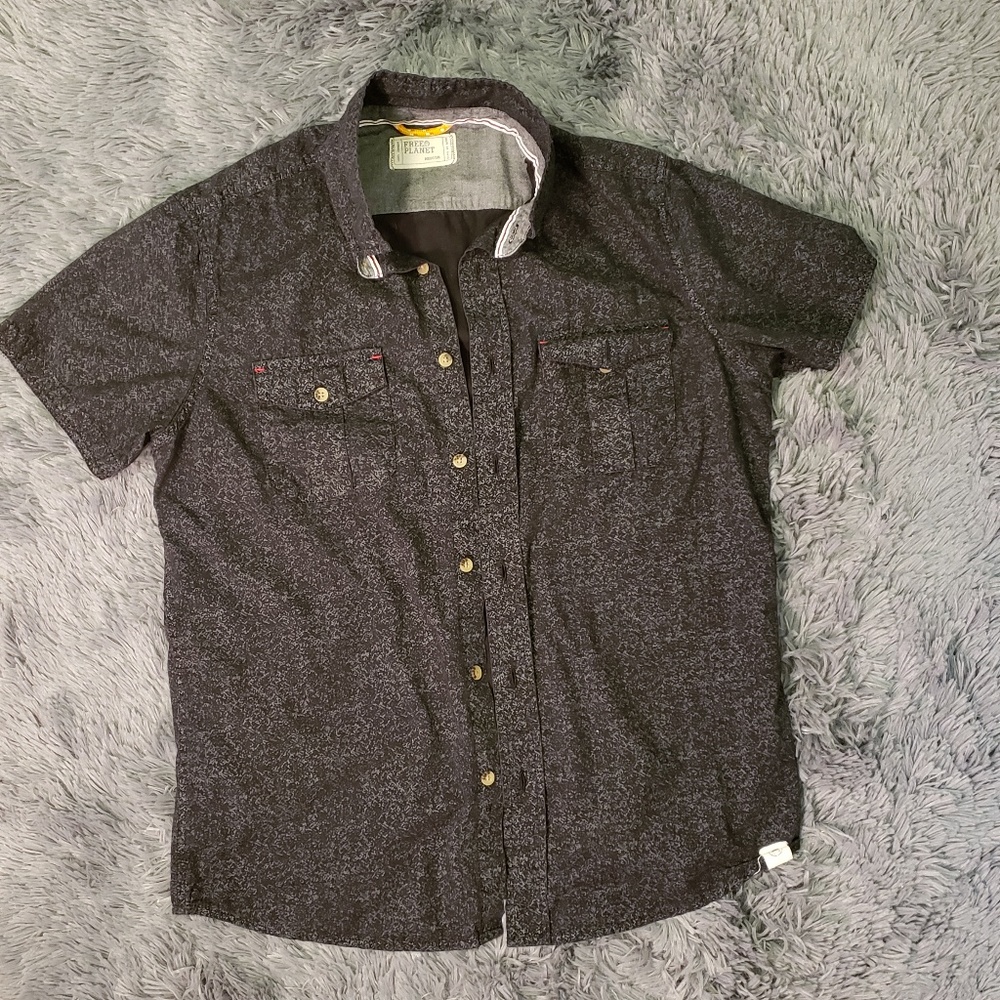 Free Planet Medium Black Button Up Shirt & Pockets